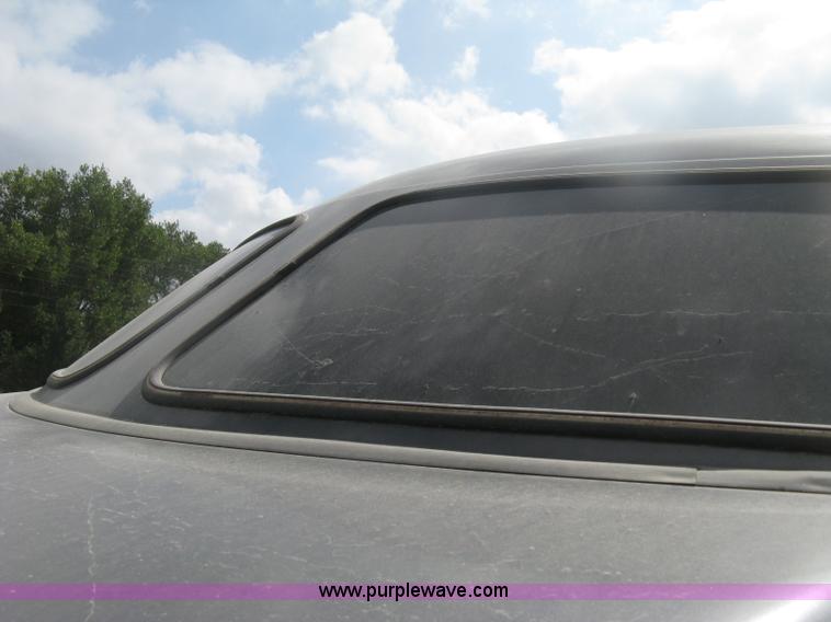 image for item H6311 2006 Kenworth T600B semi truck