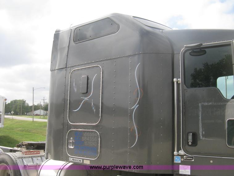 image for item H6311 2006 Kenworth T600B semi truck