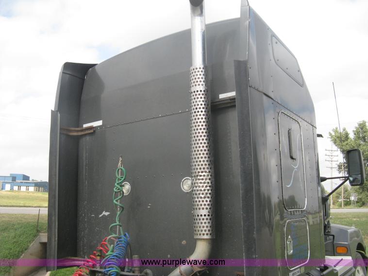 image for item H6311 2006 Kenworth T600B semi truck