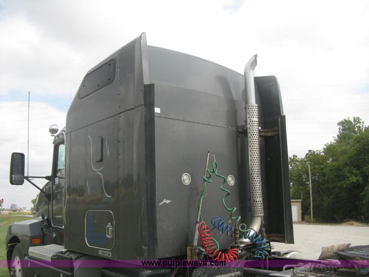 image for item H6311 2006 Kenworth T600B semi truck