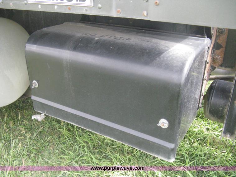 image for item H6311 2006 Kenworth T600B semi truck