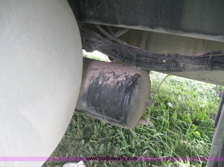 image for item H6311 2006 Kenworth T600B semi truck