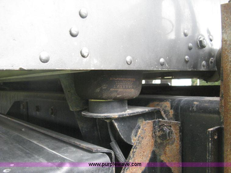 image for item H6311 2006 Kenworth T600B semi truck