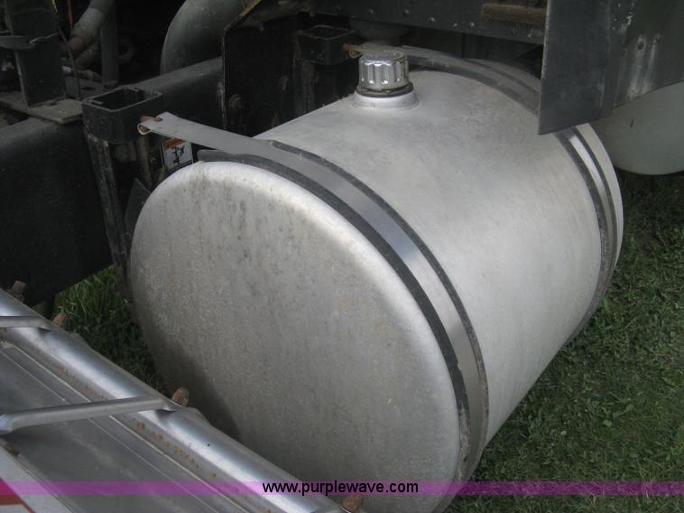 image for item H6311 2006 Kenworth T600B semi truck