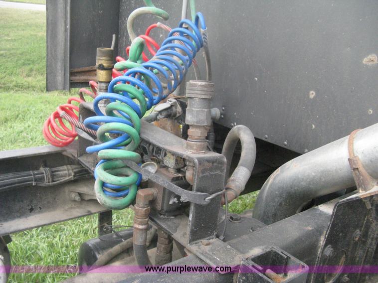 image for item H6311 2006 Kenworth T600B semi truck