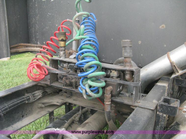 image for item H6311 2006 Kenworth T600B semi truck