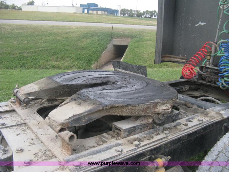 image for item H6311 2006 Kenworth T600B semi truck