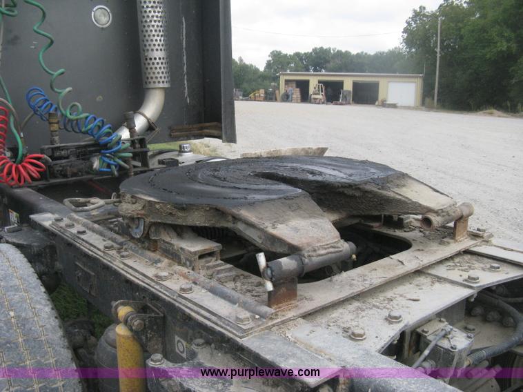 image for item H6311 2006 Kenworth T600B semi truck