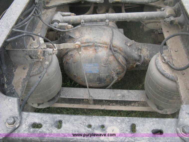 image for item H6311 2006 Kenworth T600B semi truck