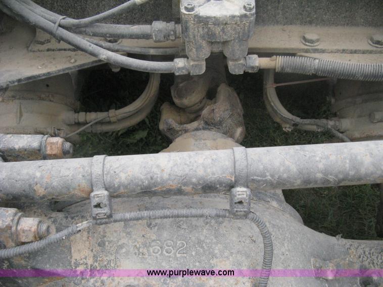 image for item H6311 2006 Kenworth T600B semi truck