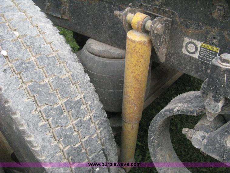 image for item H6311 2006 Kenworth T600B semi truck