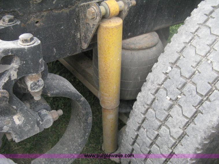 image for item H6311 2006 Kenworth T600B semi truck