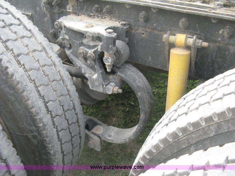 image for item H6311 2006 Kenworth T600B semi truck