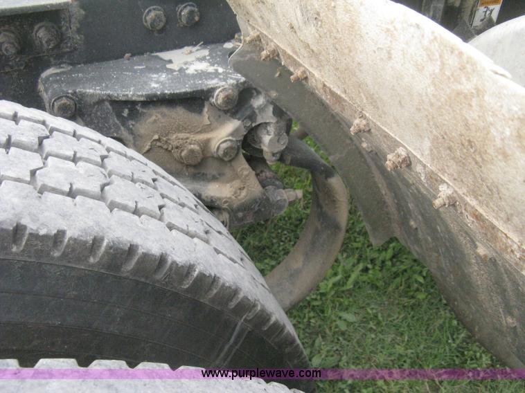 image for item H6311 2006 Kenworth T600B semi truck