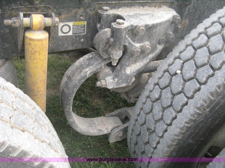 image for item H6311 2006 Kenworth T600B semi truck