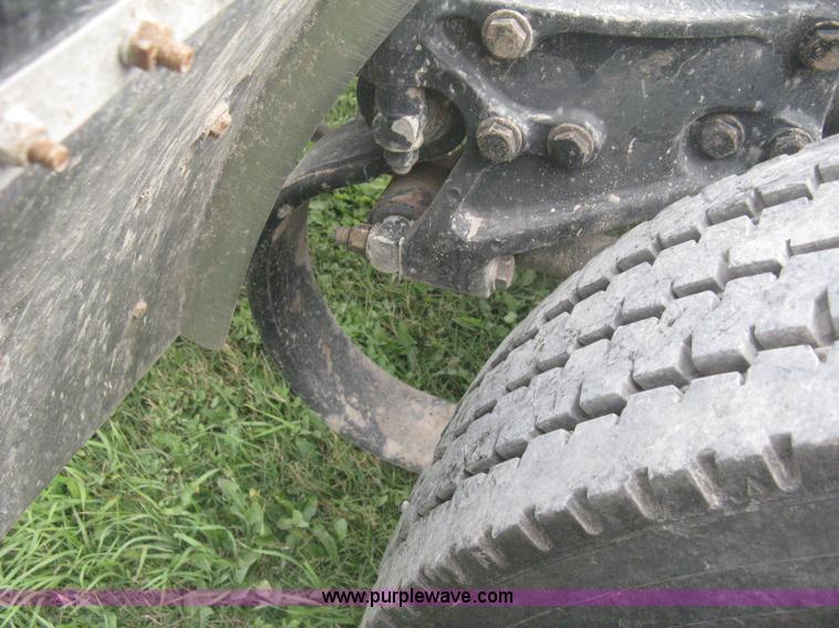 image for item H6311 2006 Kenworth T600B semi truck