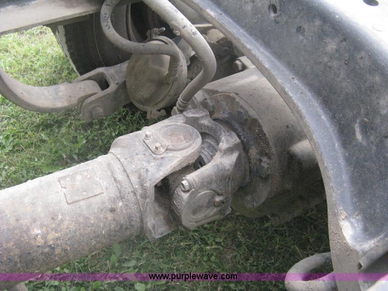 image for item H6311 2006 Kenworth T600B semi truck