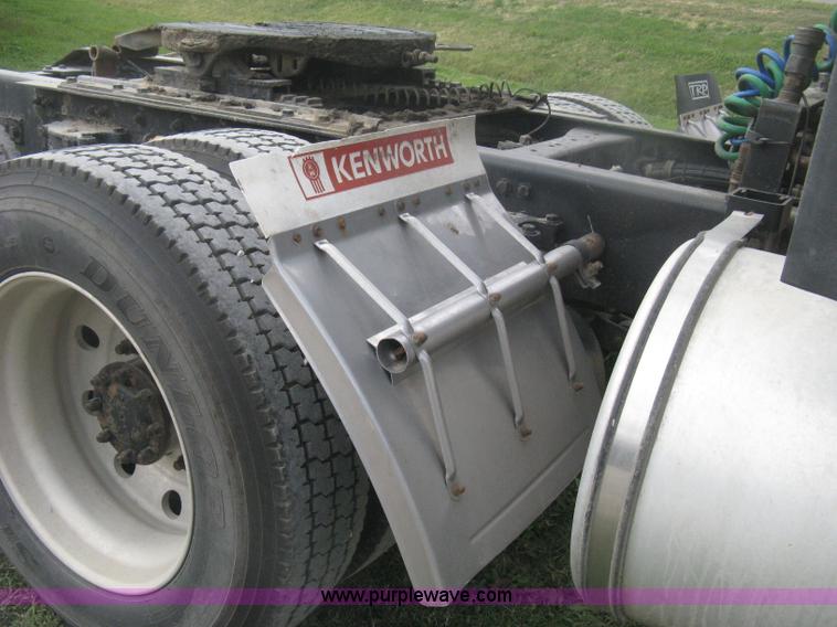 image for item H6311 2006 Kenworth T600B semi truck