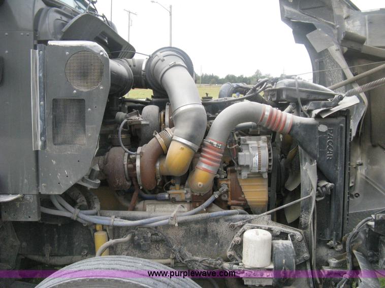 image for item H6311 2006 Kenworth T600B semi truck