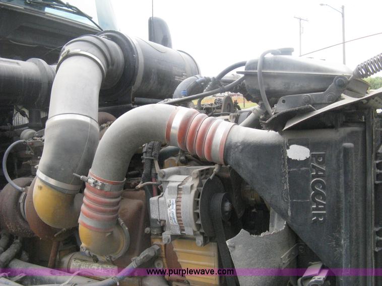 image for item H6311 2006 Kenworth T600B semi truck