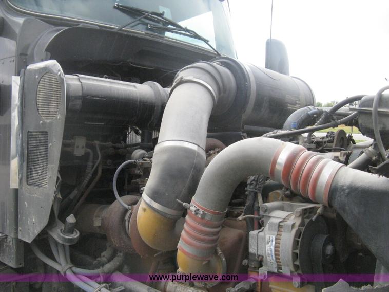 image for item H6311 2006 Kenworth T600B semi truck