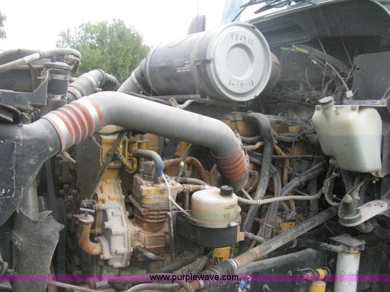 image for item H6311 2006 Kenworth T600B semi truck