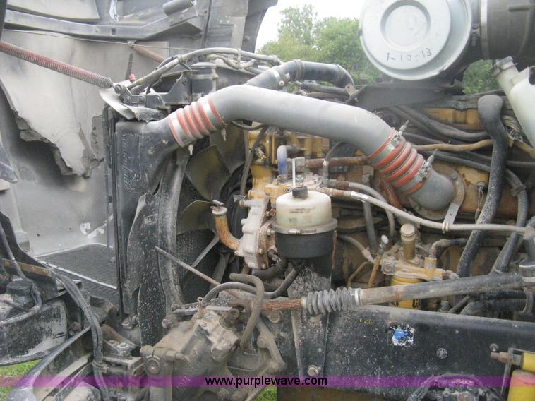 image for item H6311 2006 Kenworth T600B semi truck