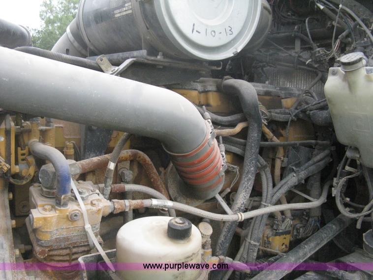 image for item H6311 2006 Kenworth T600B semi truck