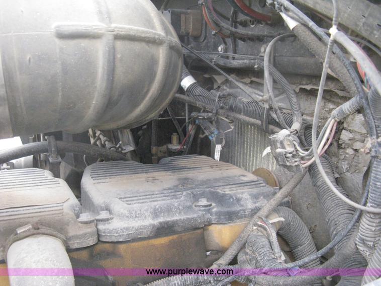 image for item H6311 2006 Kenworth T600B semi truck