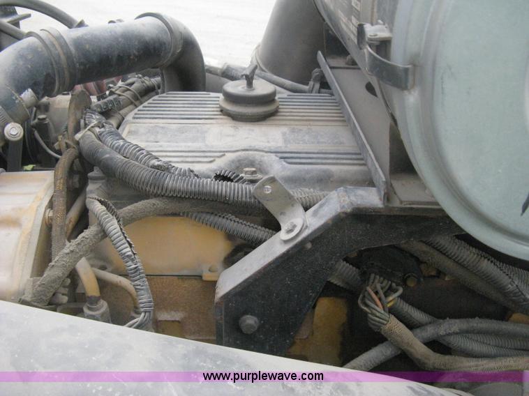 image for item H6311 2006 Kenworth T600B semi truck