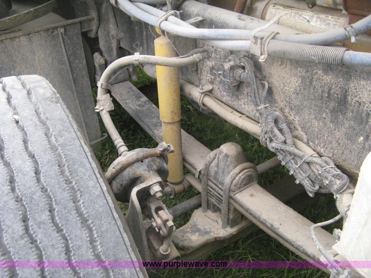 image for item H6311 2006 Kenworth T600B semi truck