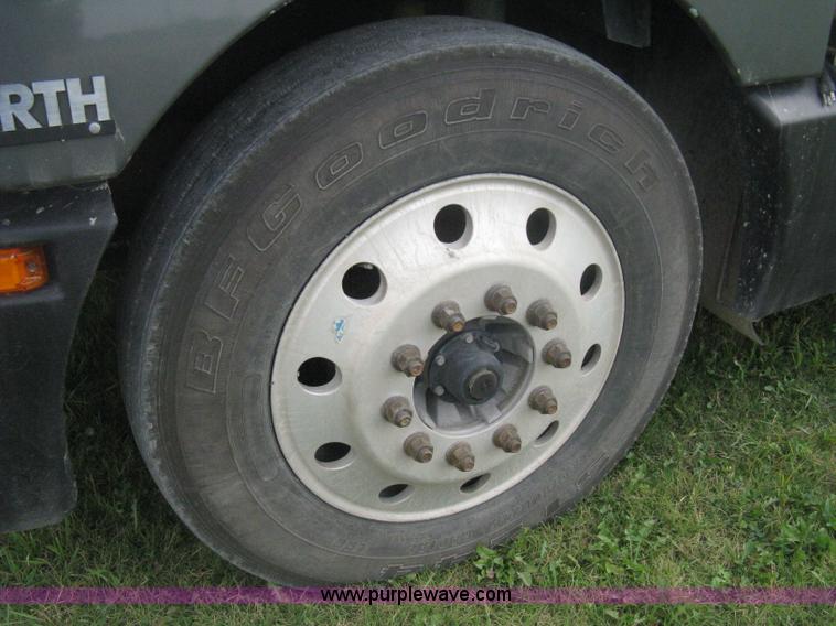 image for item H6311 2006 Kenworth T600B semi truck