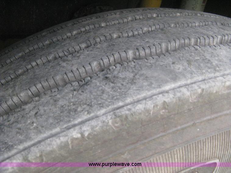 image for item H6311 2006 Kenworth T600B semi truck