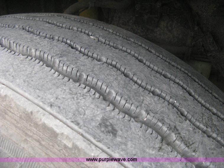 image for item H6311 2006 Kenworth T600B semi truck