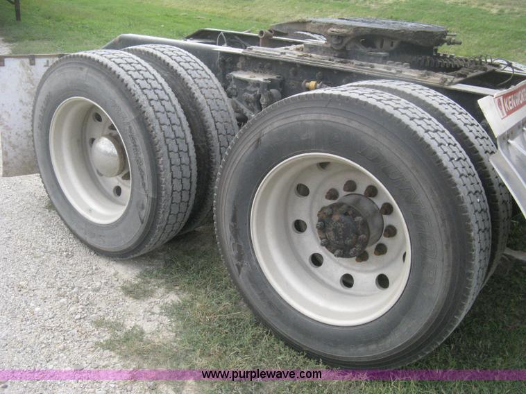 image for item H6311 2006 Kenworth T600B semi truck