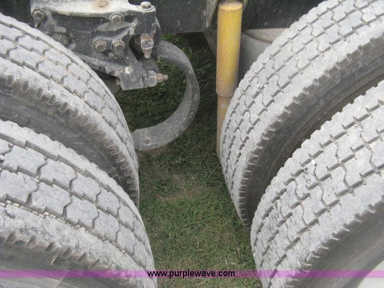 image for item H6311 2006 Kenworth T600B semi truck