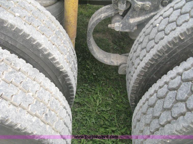 image for item H6311 2006 Kenworth T600B semi truck