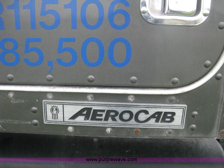 image for item H6311 2006 Kenworth T600B semi truck