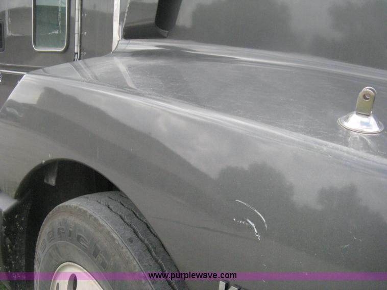 image for item H6311 2006 Kenworth T600B semi truck