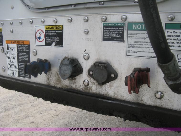 image for item H6312 2008 Wilson DWBT-600 belt trailer