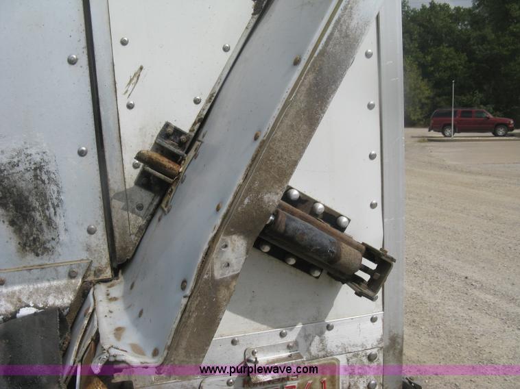 image for item H6312 2008 Wilson DWBT-600 belt trailer