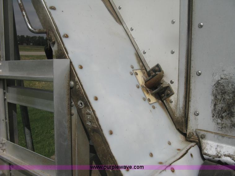 image for item H6312 2008 Wilson DWBT-600 belt trailer