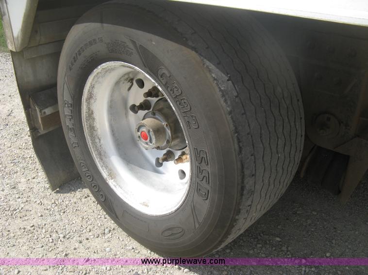 image for item H6312 2008 Wilson DWBT-600 belt trailer