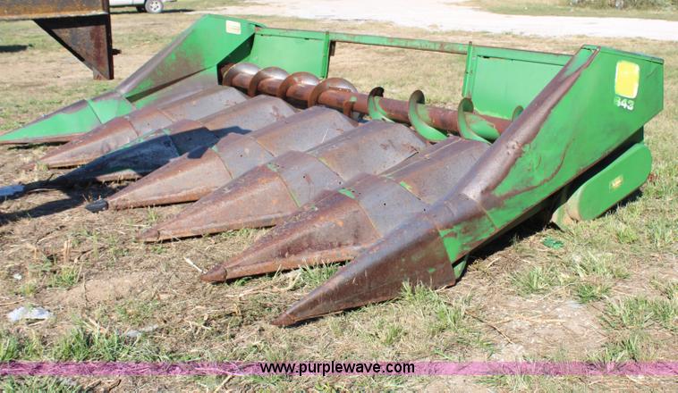 image for item H6751 John Deere 643 corn head