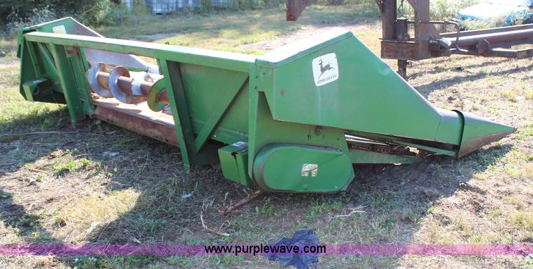 image for item H6751 John Deere 643 corn head