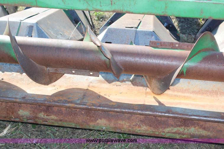 image for item H6751 John Deere 643 corn head