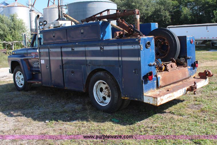 image for item H6752 1967 Ford F600 service truck