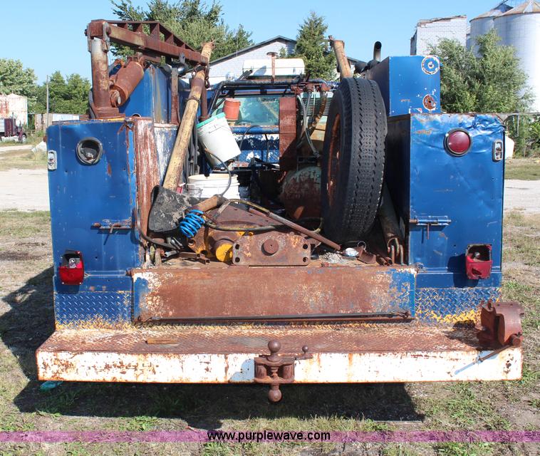 image for item H6752 1967 Ford F600 service truck