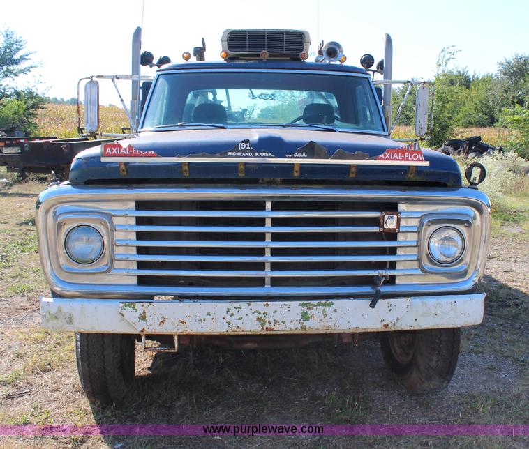 image for item H6752 1967 Ford F600 service truck
