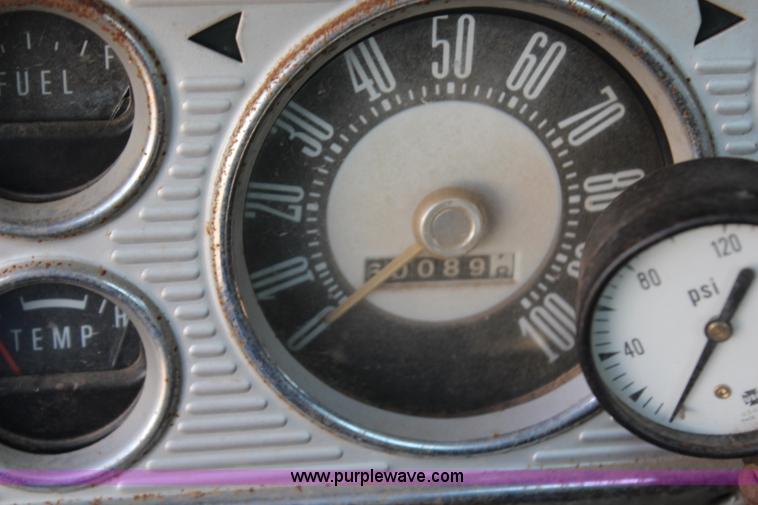 image for item H6752 1967 Ford F600 service truck